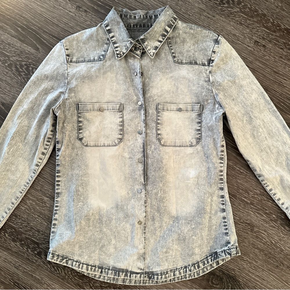 Witchery Grey Snap Button Up - Picture 3 of 9